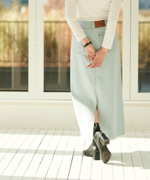 TINA:JOJUN(ティーナジョジュン)の「スカート 裾フリンジロングデニム TINA:JOJUN(デニムスカート・レディース・ライトブルー/ブラック・S/M)」の7枚目の写真