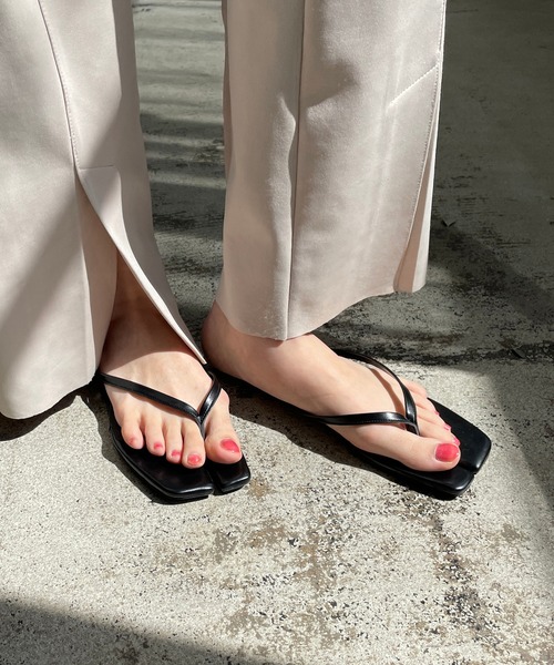 CAPRICIEUX LE'MAGE(カプリシューレマージュ)の「ヴィーガンレザービーサン(サンダル・レディース・ブラック/グレー/アイボリー・38/36/37)」の3枚目の写真