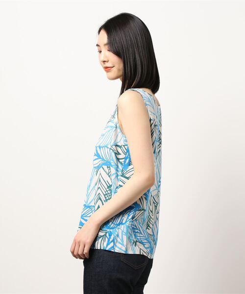 BENETTON (UNITED COLORS OF BENETTON)（ベネトンユナイテッドカラーズオブベネトン）の「ヴィスコース葉花モチーフラウンドネックノースリーブトップス（タンクトップ・レディース・カーキ/ブルー/ライトグリーン・SMALL/MEDIUM/X-SMALL）」の9枚目の写真