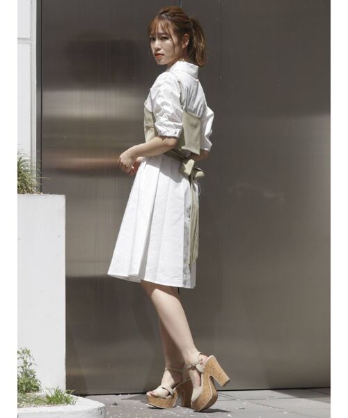 dazzlin（ダズリン）の「ビスチェシャツワンピース（シャツワンピース・レディース・オフホワイト/ブルー/ベージュ・FREE）」の7枚目の写真