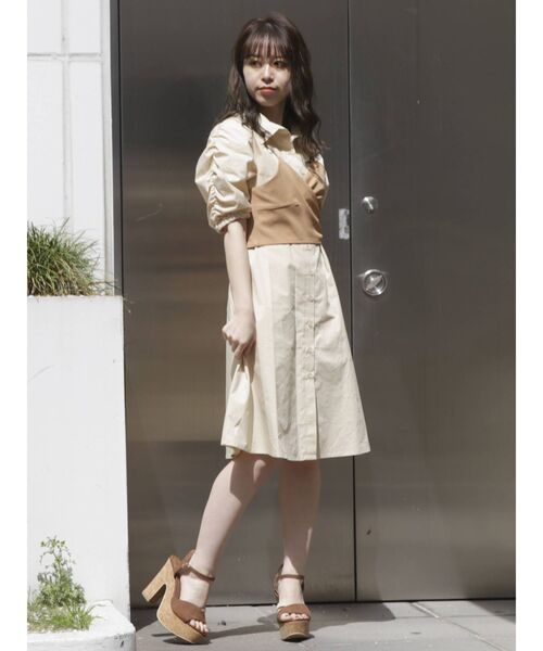 dazzlin（ダズリン）の「ビスチェシャツワンピース（シャツワンピース・レディース・オフホワイト/ブルー/ベージュ・FREE）」の5枚目の写真