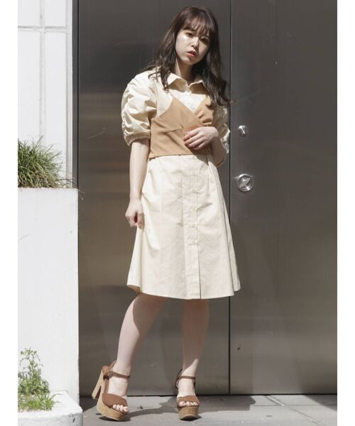 dazzlin（ダズリン）の「ビスチェシャツワンピース（シャツワンピース・レディース・オフホワイト/ブルー/ベージュ・FREE）」の12枚目の写真