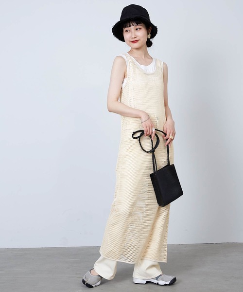 mikke(ミッケ)の「ストレッチ カラーセミフレアパンツ(デニムパンツ・レディース・ホワイト/チャコールグレー/ピンク/ブルー/マスタード・FREE)」の22枚目の写真