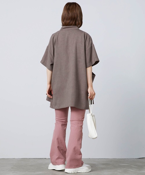 mikke(ミッケ)の「ストレッチ カラーセミフレアパンツ(デニムパンツ・レディース・ホワイト/チャコールグレー/ピンク/ブルー/マスタード・FREE)」の21枚目の写真