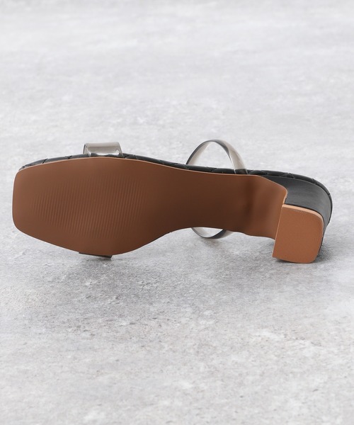 A part by（アパートバイ）の「キルティングクリアサンダル　954024（サンダル・レディース・ブラック/アイボリー・MEDIUM/LARGE）」の5枚目の写真