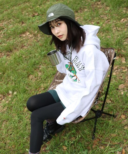 NAVAL(ナバル)の「CAMPLAY by Kailua Bay / COLLEGE FOX SWEAT PARKA / カレッジ フォックス スウェット パーカー(パーカー・メンズ・キナリ/イエロー/ブルーグレー・MEDIUM/LARGE)」の4枚目の写真