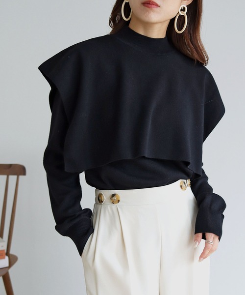 HER CLOSET(ハークローゼット)の「【shemoshelly】ケープレイヤードハイネックニット(ニット/セーター・レディース・ホワイト/ブラック/モカ/レッド/ブルー/グリーン・M)」の3枚目の写真