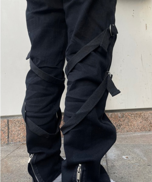 XU（エックスユー）の「【XU/エックスユー】back zip bondage design jogger pants/ボンテージパンツ カーゴパンツ ジョガーパンツ ジップパンツ ストラップパンツ（カーゴパンツ・メンズ・ブラック・L/M）」の9枚目の写真