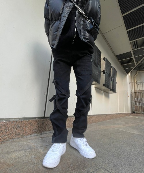 XU（エックスユー）の「【XU/エックスユー】back zip bondage design jogger pants/ボンテージパンツ カーゴパンツ ジョガーパンツ ジップパンツ ストラップパンツ（カーゴパンツ・メンズ・ブラック・L/M）」の6枚目の写真