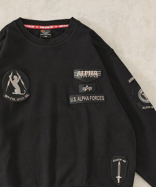 Alpha Industries（アルファインダストリーズ）の「【直営店限定】パッチドクルーネックスウェット（スウェット・メンズ・ホワイト/ブラック/ヘザーグレー・MEDIUM/LARGE/X-LARGE）」の2枚目の写真