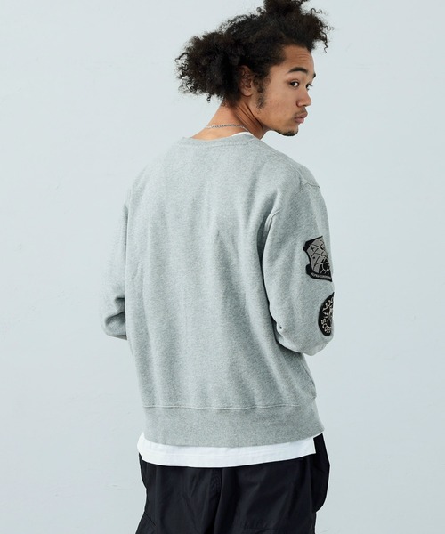 Alpha Industries（アルファインダストリーズ）の「【直営店限定】パッチドクルーネックスウェット（スウェット・メンズ・ホワイト/ブラック/ヘザーグレー・MEDIUM/LARGE/X-LARGE）」の16枚目の写真