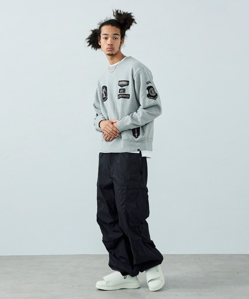 Alpha Industries（アルファインダストリーズ）の「【直営店限定】パッチドクルーネックスウェット（スウェット・メンズ・ホワイト/ブラック/ヘザーグレー・MEDIUM/LARGE/X-LARGE）」の4枚目の写真