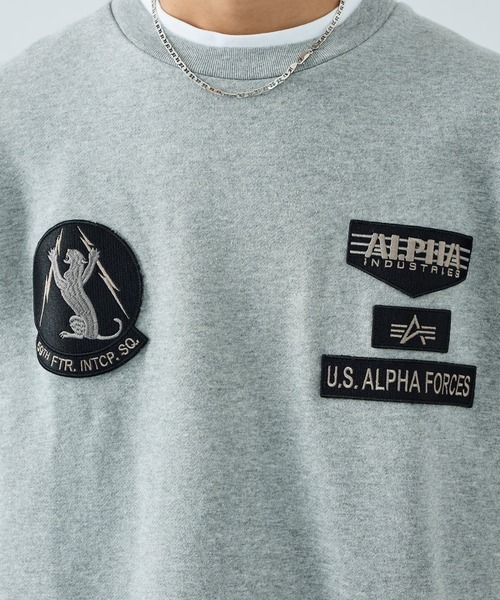 Alpha Industries（アルファインダストリーズ）の「【直営店限定】パッチドクルーネックスウェット（スウェット・メンズ・ホワイト/ブラック/ヘザーグレー・MEDIUM/LARGE/X-LARGE）」の9枚目の写真