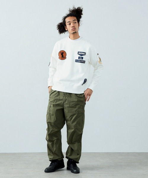 Alpha Industries（アルファインダストリーズ）の「【直営店限定】パッチドクルーネックスウェット（スウェット・メンズ・ホワイト/ブラック/ヘザーグレー・MEDIUM/LARGE/X-LARGE）」の20枚目の写真