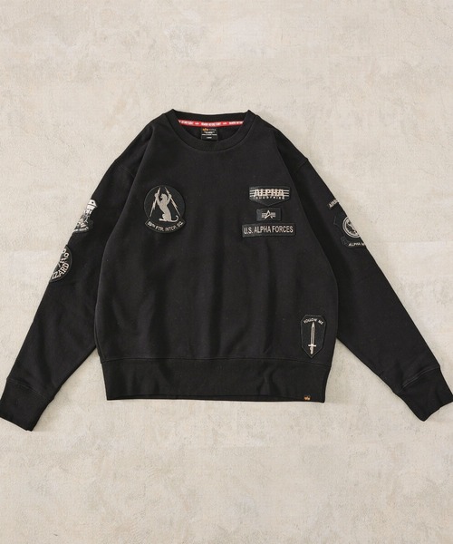 Alpha Industries（アルファインダストリーズ）の「【直営店限定】パッチドクルーネックスウェット（スウェット・メンズ・ホワイト/ブラック/ヘザーグレー・MEDIUM/LARGE/X-LARGE）」の5枚目の写真