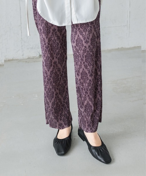 SUGAR BISKET（シュガービスケット）の「フロントギャザーフラットシューズ（パンプス・レディース・ブラック/アイボリー/グレイッシュベージュ・38/39/35/36/37）」の2枚目の写真