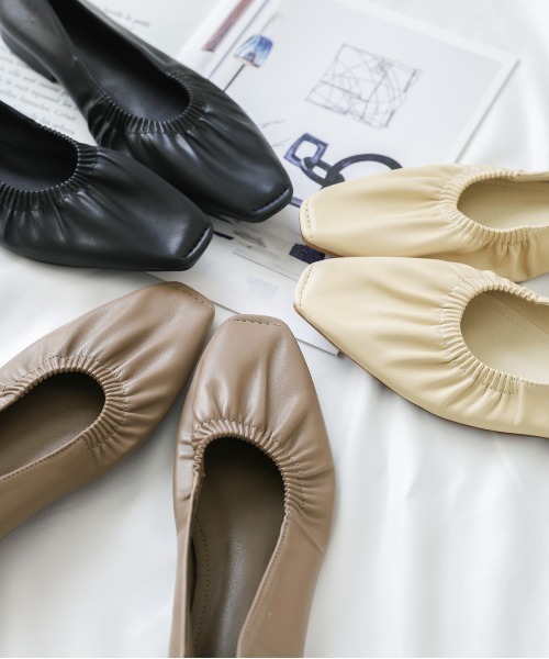 SUGAR BISKET（シュガービスケット）の「フロントギャザーフラットシューズ（パンプス・レディース・ブラック/アイボリー/グレイッシュベージュ・38/39/35/36/37）」の7枚目の写真