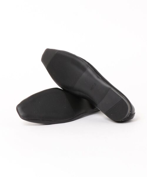 SUGAR BISKET（シュガービスケット）の「フロントギャザーフラットシューズ（パンプス・レディース・ブラック/アイボリー/グレイッシュベージュ・38/39/35/36/37）」の4枚目の写真