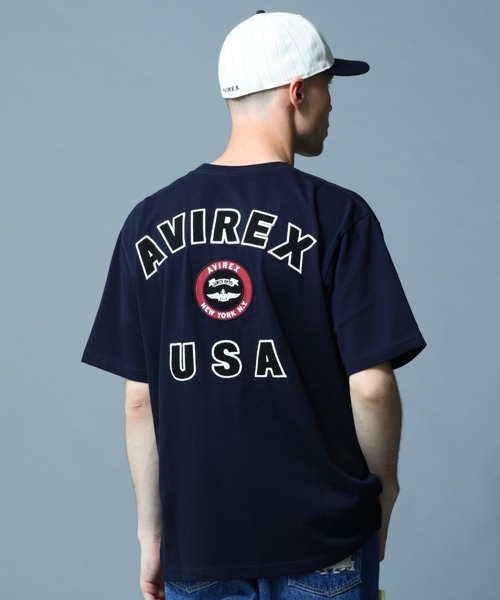 AVIREX(アヴィレックス)の「VARSITY LOGO T-SHIRT 2.0 / ヴァーシティー ロゴ Tシャツ2.0 / AVIREX / アヴィレックス(Tシャツ/カットソー・メンズ・ダークグリーン/オフホワイト/ブラック/ネイビー/ピンク/マスタード/ブラウン・LARGE/XX-LARGE/X-LARGE/MEDIUM/L/XL/2XL/M)」の1枚目の写真
