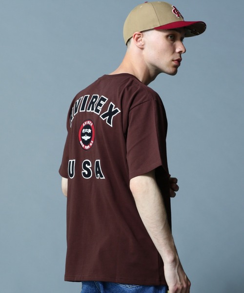 AVIREX(アヴィレックス)の「VARSITY LOGO T-SHIRT 2.0 / ヴァーシティー ロゴ Tシャツ2.0 / AVIREX / アヴィレックス(Tシャツ/カットソー・メンズ・ダークグリーン/オフホワイト/ブラック/ネイビー/ピンク/マスタード/ブラウン・LARGE/XX-LARGE/X-LARGE/MEDIUM/L/XL/2XL/M)」の4枚目の写真
