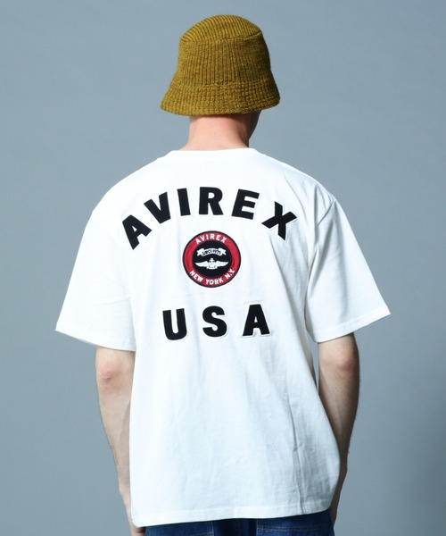 AVIREX(アヴィレックス)の「VARSITY LOGO T-SHIRT 2.0 / ヴァーシティー ロゴ Tシャツ2.0 / AVIREX / アヴィレックス(Tシャツ/カットソー・メンズ・ダークグリーン/オフホワイト/ブラック/ネイビー/ピンク/マスタード/ブラウン・LARGE/XX-LARGE/X-LARGE/MEDIUM/L/XL/2XL/M)」の2枚目の写真