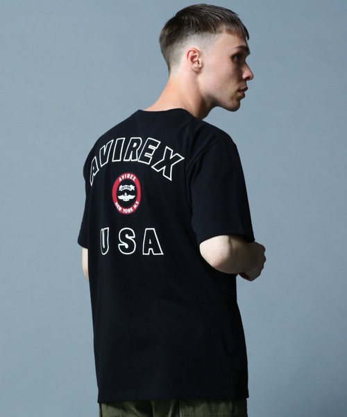 AVIREX(アヴィレックス)の「VARSITY LOGO T-SHIRT 2.0 / ヴァーシティー ロゴ Tシャツ2.0 / AVIREX / アヴィレックス(Tシャツ/カットソー・メンズ・ダークグリーン/オフホワイト/ブラック/ネイビー/ピンク/マスタード/ブラウン・LARGE/XX-LARGE/X-LARGE/MEDIUM/L/XL/2XL/M)」の3枚目の写真