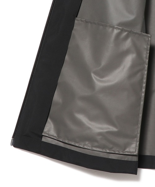 HERNO(ヘルノ)の「HERNO / フーデットブルゾン(マウンテンパーカー・レディース・ブラック・40)」の5枚目の写真