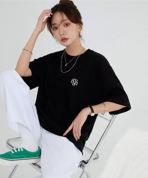 muahmuah（ムーアムーア）の「A'GEM/9 × .kom『muah muah/ムーアムーア』LETTERING LOGO HALF T-SHIRT/レタリングロゴ Tシャツ カットソー（Tシャツ/カットソー・レディース・ホワイト/インディゴブルー/ブラック/ライトグレー・FREE）」の2枚目の写真