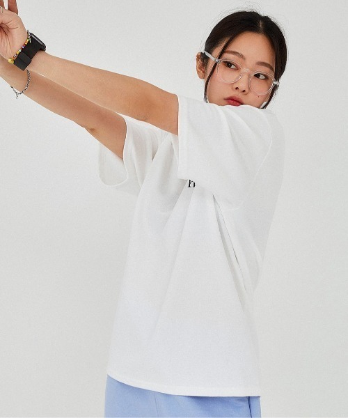muahmuah（ムーアムーア）の「A'GEM/9 × .kom『muah muah/ムーアムーア』LETTERING LOGO HALF T-SHIRT/レタリングロゴ Tシャツ カットソー（Tシャツ/カットソー・レディース・ホワイト/インディゴブルー/ブラック/ライトグレー・FREE）」の6枚目の写真