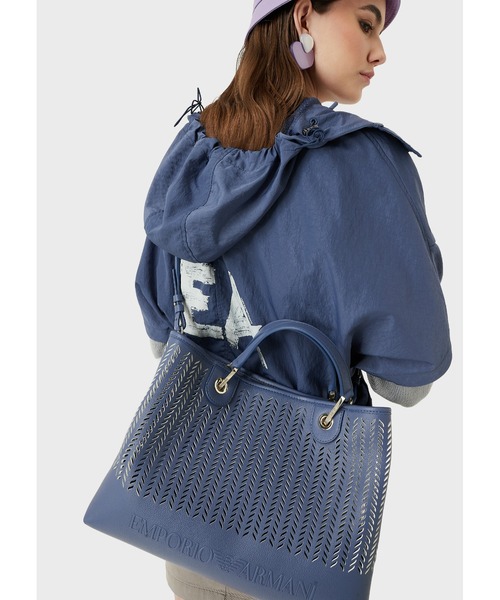 EMPORIO ARMANI（エンポリオアルマーニ）の「【エンポリオ アルマーニ】MyEA ミディアム パーフォレーション シェブロンモチーフ（ショルダーバッグ・レディース・ライトインディゴブルー・FREE）」の6枚目の写真