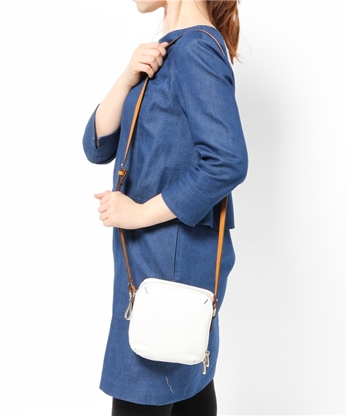 ROSE BUD（ローズバッド）の「(ROSE BUD)PX12978 LEATHER MINI SQUARE POCHETTE[結婚式＆パーティー]（ショルダーバッグ・レディース・ホワイト/ライトブルー/シルバー・ONE SIZE）」の10枚目の写真