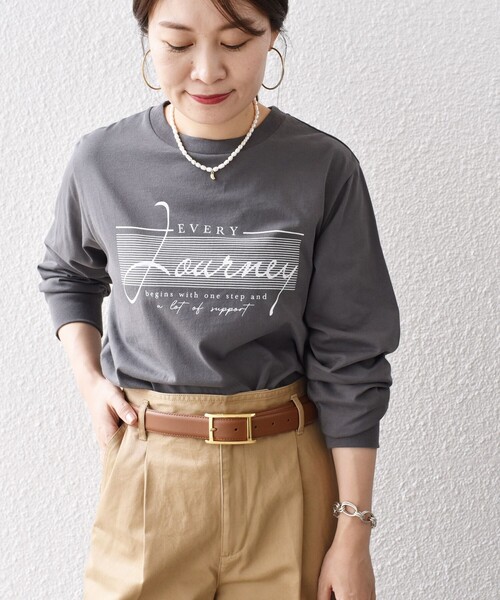 SHIPS(シップス)の「*バリエーションロゴロングスリーブTEE◇(Tシャツ/カットソー・レディース・ホワイト/チャコールグレー/ライトホワイト/オリーブ/ダークグレー/ライトオリーブ/プラム/パープル・ONE SIZE)」の5枚目の写真