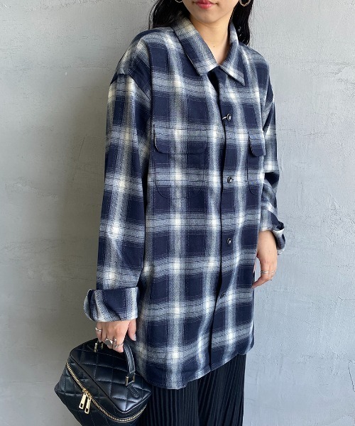 JEANS FACTORY （ジーンズファクトリー）の「[DAN RIVER/ダンリバー] 別注 オーバーサイズ オンブレチェックオープンカラーシャツ（シャツ/ブラウス・レディース・イエロー/レッド/ブルー・M/L）」の2枚目の写真
