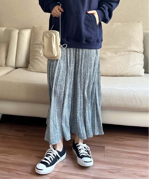 Isn't She?(イズントシー)の「ランダムドットプリーツスカート(スカート・レディース・ブルー/アイボリー・FREE)」の20枚目の写真