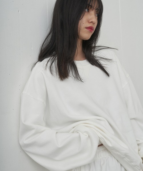 FEKETE（フェケテ）の「OVERSIZED FEKETE SWEATSHIRT / ルーズフィットスウェット（スウェット・メンズ・オレンジ/グレー/オフホワイト・MEDIUM/LARGE）」の2枚目の写真