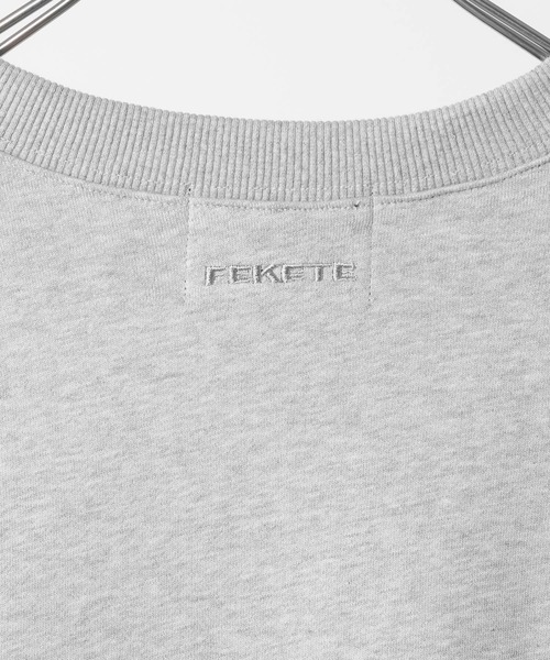FEKETE（フェケテ）の「OVERSIZED FEKETE SWEATSHIRT / ルーズフィットスウェット（スウェット・メンズ・オレンジ/グレー/オフホワイト・MEDIUM/LARGE）」の19枚目の写真
