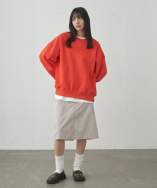 FEKETE（フェケテ）の「OVERSIZED FEKETE SWEATSHIRT / ルーズフィットスウェット（スウェット・メンズ・オレンジ/グレー/オフホワイト・MEDIUM/LARGE）」の7枚目の写真