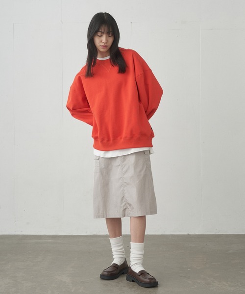 FEKETE（フェケテ）の「OVERSIZED FEKETE SWEATSHIRT / ルーズフィットスウェット（スウェット・メンズ・オレンジ/グレー/オフホワイト・MEDIUM/LARGE）」の8枚目の写真
