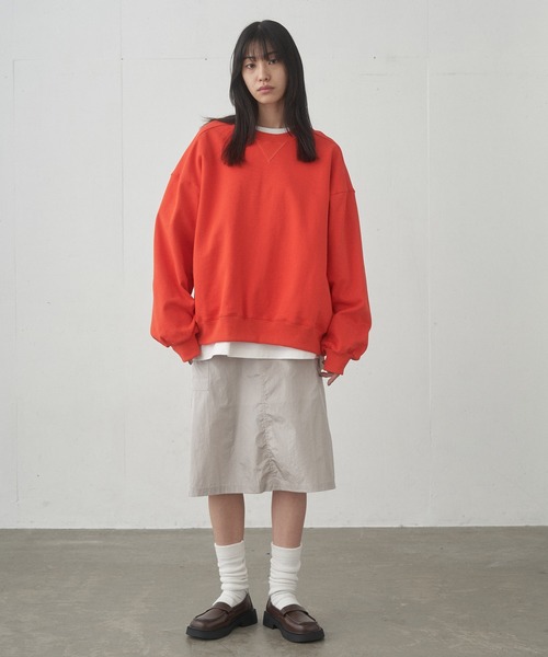 FEKETE（フェケテ）の「OVERSIZED FEKETE SWEATSHIRT / ルーズフィットスウェット（スウェット・メンズ・オレンジ/グレー/オフホワイト・MEDIUM/LARGE）」の9枚目の写真