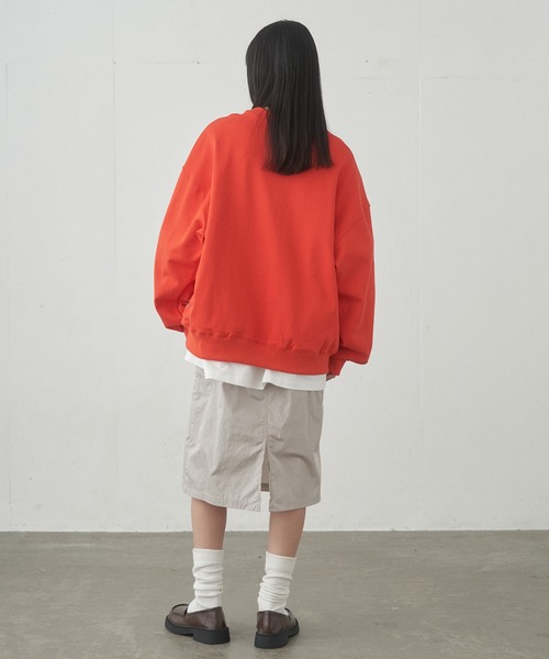 FEKETE（フェケテ）の「OVERSIZED FEKETE SWEATSHIRT / ルーズフィットスウェット（スウェット・メンズ・オレンジ/グレー/オフホワイト・MEDIUM/LARGE）」の11枚目の写真