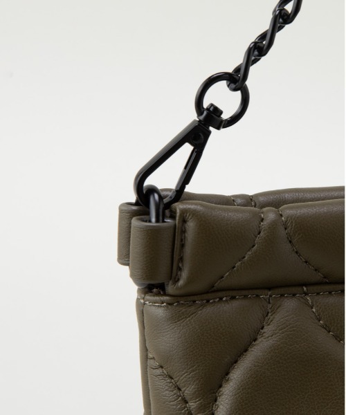 LE VERNIS（ル・ベルニ）の「LE VERNIS(ル・ベルニ)キルティングミニバッグ（ハンドバッグ・レディース・イエロー/オレンジ/カーキ/ブラック/ベージュ・FREE）」の14枚目の写真