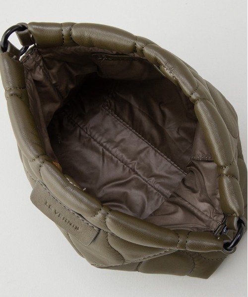 LE VERNIS（ル・ベルニ）の「LE VERNIS(ル・ベルニ)キルティングミニバッグ（ハンドバッグ・レディース・イエロー/オレンジ/カーキ/ブラック/ベージュ・FREE）」の19枚目の写真