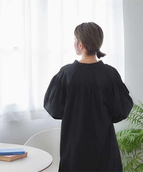 titivate(ティティベイト)の「バンドカラーボリュームギャザーワンピース(シャツワンピース・レディース・オレンジ/ライトピンク/ブラック/オフホワイト・M/S)」の22枚目の写真