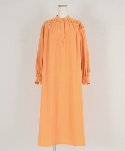 titivate(ティティベイト)の「バンドカラーボリュームギャザーワンピース(シャツワンピース・レディース・オレンジ/ライトピンク/ブラック/オフホワイト・M/S)」の6枚目の写真