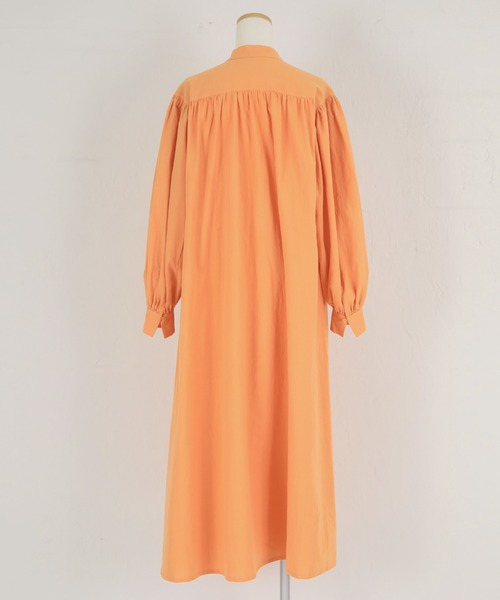 titivate(ティティベイト)の「バンドカラーボリュームギャザーワンピース(シャツワンピース・レディース・オレンジ/ライトピンク/ブラック/オフホワイト・M/S)」の8枚目の写真