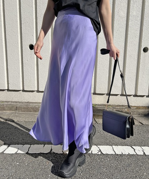 Jewelobe(ジュエローブ)の「サテンロングセミマーメイドスカート(スカート・レディース・ピンク/グリーン/パープル/イエロー/アイボリー/ブラック・FREE)」の5枚目の写真