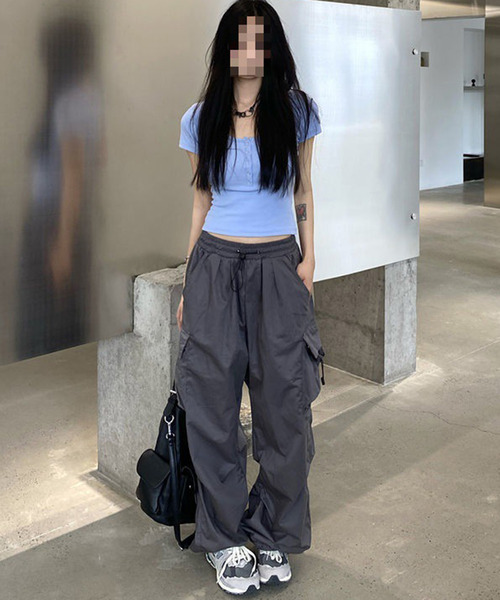 DEVICE（デバイス）の「ストリートデザイン ルーズ ワイド カーゴパンツ パラシュートパンツ（カーゴパンツ・レディース・ブラック/グレー・FREE）」の9枚目の写真