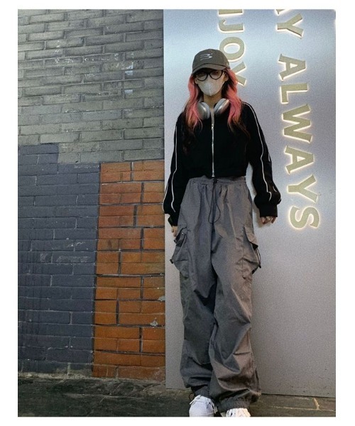 DEVICE（デバイス）の「ストリートデザイン ルーズ ワイド カーゴパンツ パラシュートパンツ（カーゴパンツ・レディース・ブラック/グレー・FREE）」の21枚目の写真