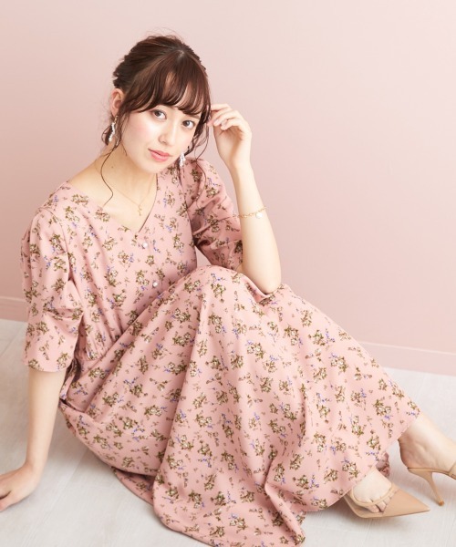 marun(マルン)の「<大きいサイズ> サイドドロストフラワープリントワンピース marun(ワンピース・レディース・ブラック/ピンク・LL/L/3L/4L/5L)」の14枚目の写真