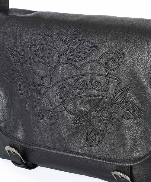 X-girl（エックスガール）の「FAUX LEATHER MESSENGER BAG